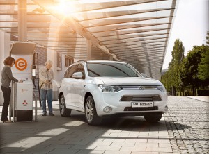 Outlander PHEV Plug-in-Hybrid an einer Schnellladestation von e8energy 